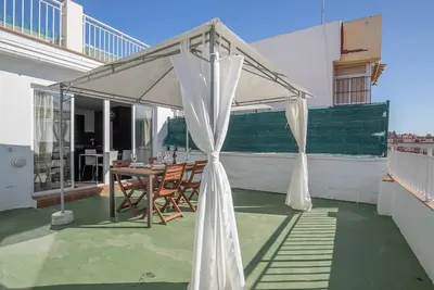 Image de Homeabout La Merced Duplex 16 (4br 3bt)