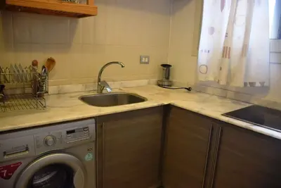 Image de Luxueux 1br Apt avec une vue imprenable sur le village près de Auc & Point 90 Mall.