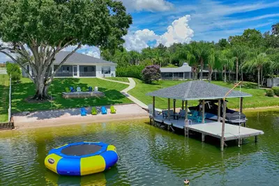 Image de Newer Home on Lake June with Beach, Dock, Screened Patio and Hot Tub!