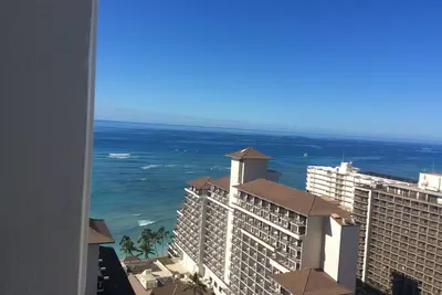 Image de La Semaine De Nouvel An (Du 28 DÉC. Au 4 Janvier) Est Disponible À 100 Pieds De La Plage De Waikiki.