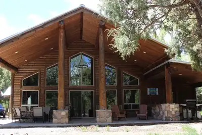 Image de Brand New: Old Bear Cabin