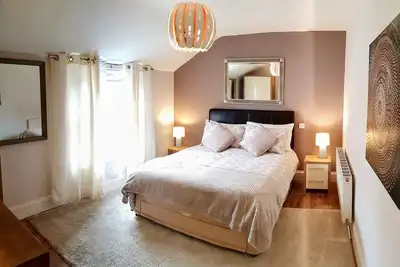 Image de Chambre claire, aérée et spacieuse. Situé au centre