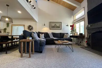 Image de Spacieux Condo Incredible Mountain View w Loft + salle de jeux pour 8 personnes.