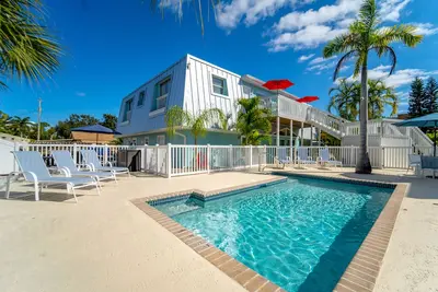 Image de Cosy 1br récemment rénové avec piscine - à pied de la plage fermée