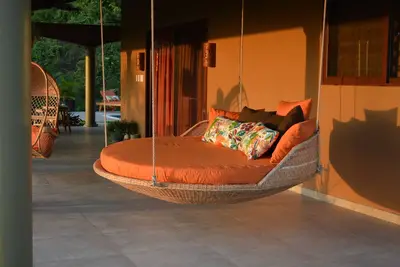 Image de Confort américain \/ style costaricain! Maison de luxe dans la jungle avec vue sur l'océan!