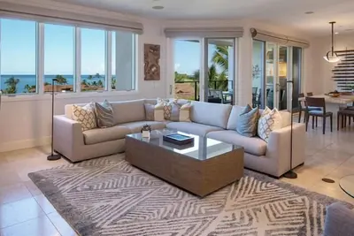 Image de Luxury Ocean View Penthouse entouré d'oasis tropicale