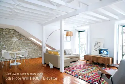 Image de -- 18th Century Loft --