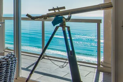 Image de Nouvelle Liste-Condo de plage de luxe avec piscines - à quelques pas des restaurants et des pubs