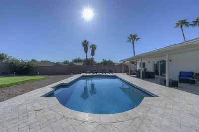 Image de Nous payons la chaleur de la piscine! Super Location plus quatre trous et Green Chipping!