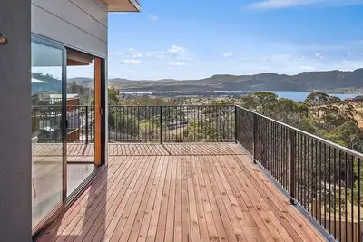 Image de Maison entièrement meublée, moderne, spacieuse et ensoleillée avec une vue imprenable