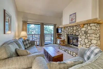 Image de Ski-in / ski-out condo w / piscines partagées, sauna, salle de fitness, tennis et badminton