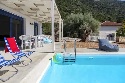 Image de Offres Early Bird: Villa Selini avec piscine et distance de marche de la plage