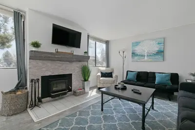 Image de Charmant condo moderne avec bain à remous partagé, à quelques pas du village de Mammoth