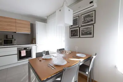 Image de Eva Tour As \/ Appartement 2br moderne dans le centre, garage gratuit, WiFi & Ac