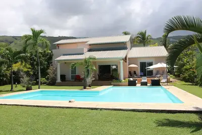 Image de Villa avec grande piscine, Saline les Bains, vue mer et montagne