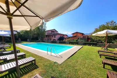 Image de Piscine privée, à pied du restaurant, parfait pour grand groupe, Wifi