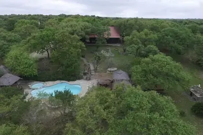 Image de Sacred Passages est un ranch isolé niché o 35 acres