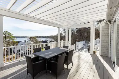 Image de Mermaids Pointe ~ Une maison de Grand Cape Cod avec des vues spectaculaires