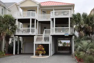 Image de 2e rangée Beachhouse avec piscine privée et frigo près de la piscine, coin bar, divertissement maximum.