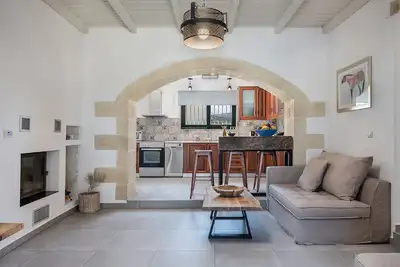 Image de Dans notre villa en pierre avec piscine et soleil, vous pouvez trouver le calme et la détente dont vous avez besoin!