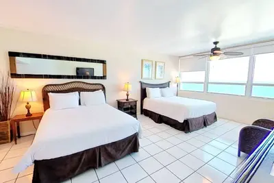 Image de Oceanview studio - on beach w / shared pool, gym, bars, and more!