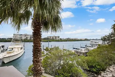 Image de 2/2 - Harbourside à la borne 33, unité 2216, à 3 minutes à pied de la plage, 4 laissez-passer quotidiens pour le parc