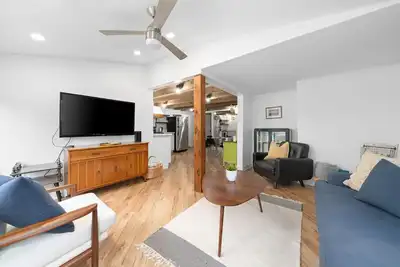 Image de Poutres apparentes, espace récemment rénové!