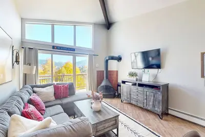 Image de Condo confortable, adapté aux chiens, avec vue sur la montagne - à proximité d'un arrêt de bus, de magasins, de restaurants