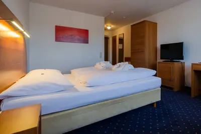 Image de Superior Doppelzimmer mit 2 Einzelbetten und 1 Doppelbett
