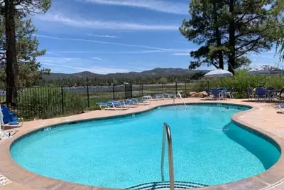 Image de Junipine Lakefront Condo - 3br / 2ba / WiFi / Ski Gratuit / Location de planche