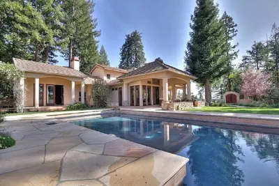 Image de Propriété privée w / Fantastic location, vue panoramique + piscine Oversize