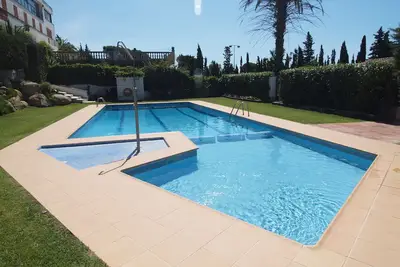 Image de Logement de vacances avec piscine commune