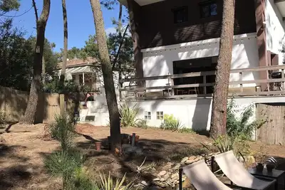 Image de Villa des années 60 sous les pins