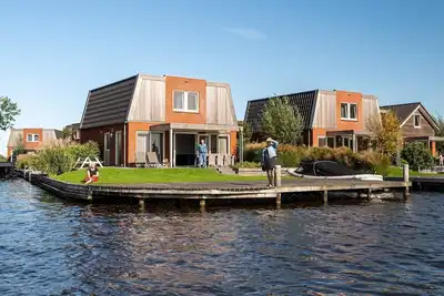Image de Stay in our spacious Sneekermeer 8 home with private jetty.