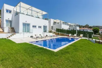 Image de Villa Sunrise - moderne, près de la plage, piscine privée, climatisation et WiFi