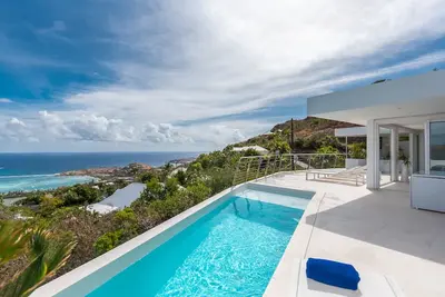 Image de Vue sur le lagon depuis la chambre et la terrasse de la piscine, piscine chauffée, bar, climatisation, wifi gratuit