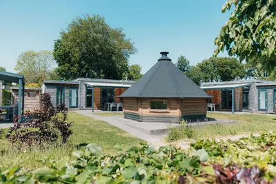 Image de Group accommodation for 18 people in the Veluwe, consisting of three luxurious villas and two private saunas. Ideal for group vacations with friends or family.