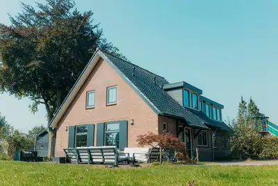 Image de Spacious farm for 20 people in Voorthuizen, perfect for group vacations with plenty of space, privacy, and modern amenities in the Veluwe.