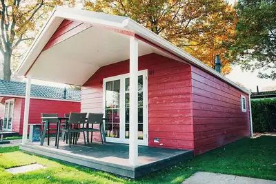 Image de Cozy 4-person tiny house with veranda, modern kitchen, and pet-friendly options – ideal for a relaxing Veluwe getaway!