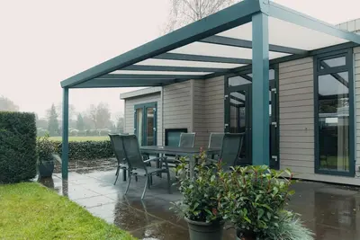 Image de Luxurious Veluwe Villa for 6 guests with three bedrooms, modern kitchen, cozy gas fireplace, and stunning views. Perfect for family or friends getaways.