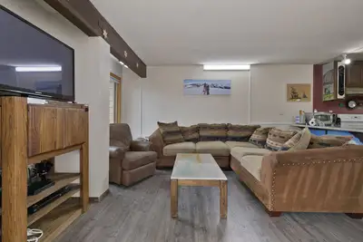 Image de Maison de ville de 3 chambres près du village de Mammoth! Wifi gratuit, bain à remous et 2 parkings!