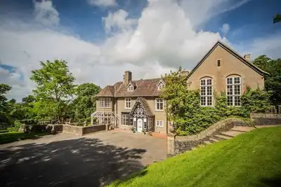Image de Une belle maison située sur 11 acres de terrain, surplombant les collines de Mendip.