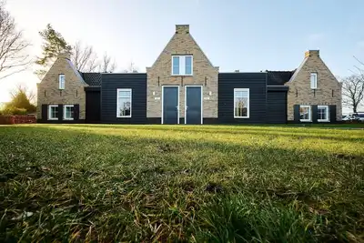 Image de Two linked group villas for a total of 24 people.