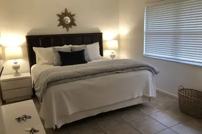 Image de Condo lumineux dans un complexe calme et non-fumeur, surplombant intercoastal