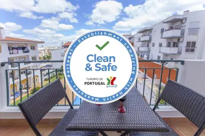 B41 - Windmill Modern with Pool