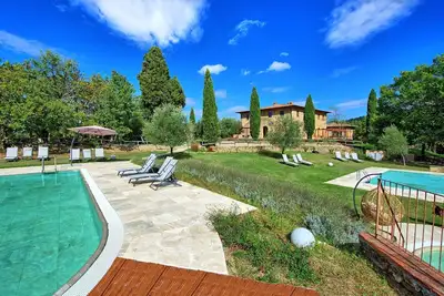 Image de Joli appartement avec piscine, Wifi, Tv, patio, animaux admis, vue panoramique et parking