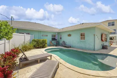 Image de Charmant condo familial avec piscine chauffée et près de la plage.