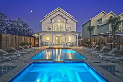 Image de Cour des rois | Piscine chauffée et spa | Mariages | Meubles de design | Salle de jeux