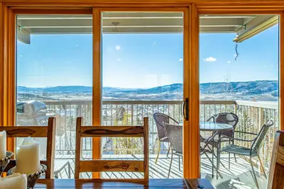 Image de Billets de remontée à prix réduits pour les bateaux à vapeur! Superbe condo de 2 chambres, vue imprenable sur la vallée!