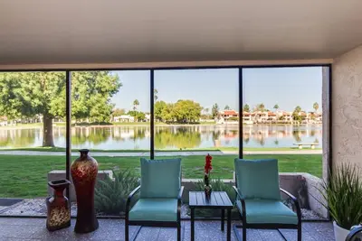 Image de Safari à l'intérieur et au bord de l'eau